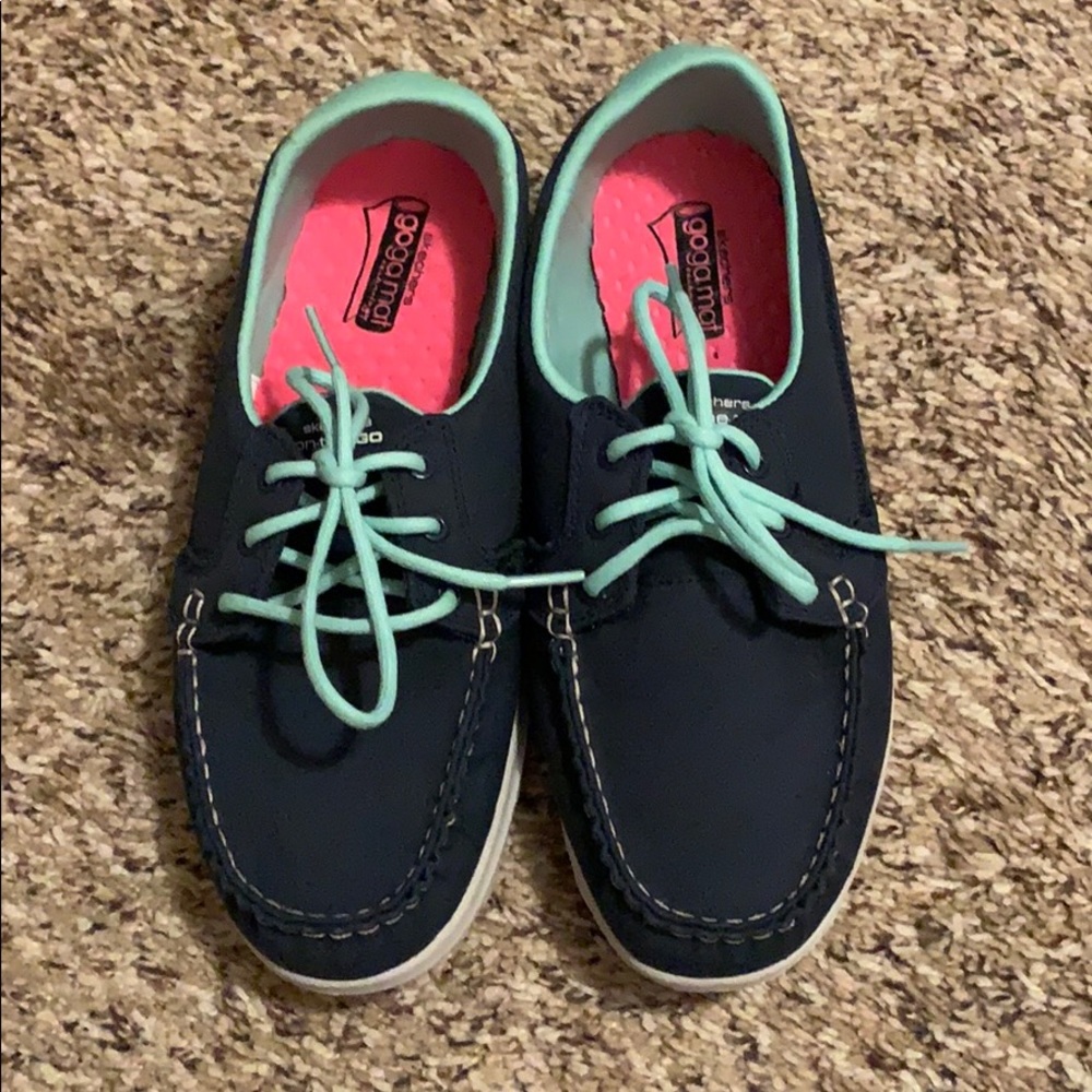 New without tags sketchers on the go loafers